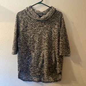 Neesha cowl neck short sleeve sweater size large